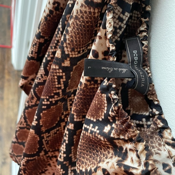 BCBG One shoulder top. Sz L tie waist makes it adjustable crop or no crop! - Picture 2 of 5